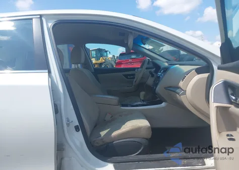 2015 Nissan Altima 2.5 S z USA, uszkodzony, nr VIN 1N4AL3AP4FC270774